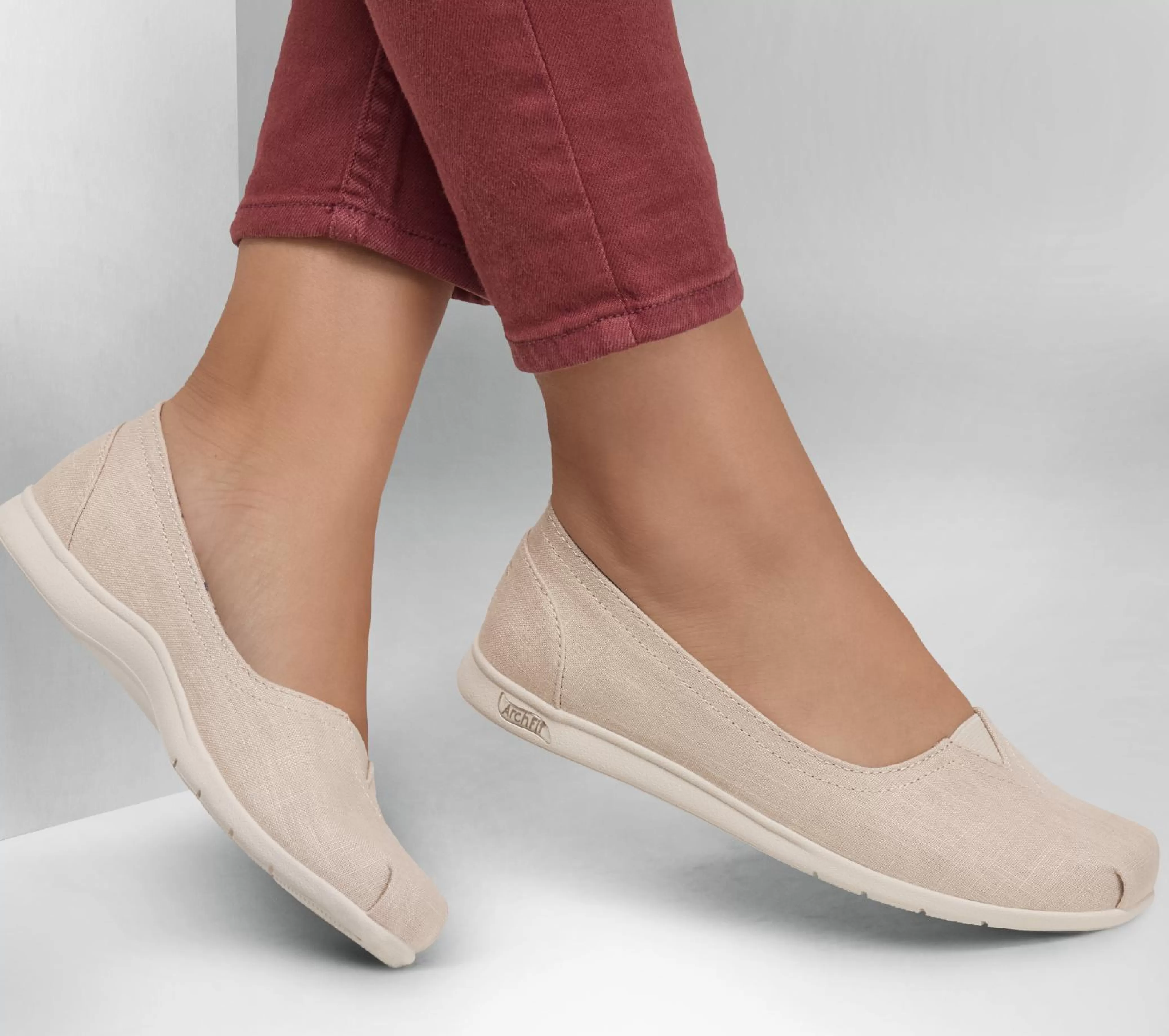 BOBS Arch Fit Plush - By The Way*SKECHERS Store