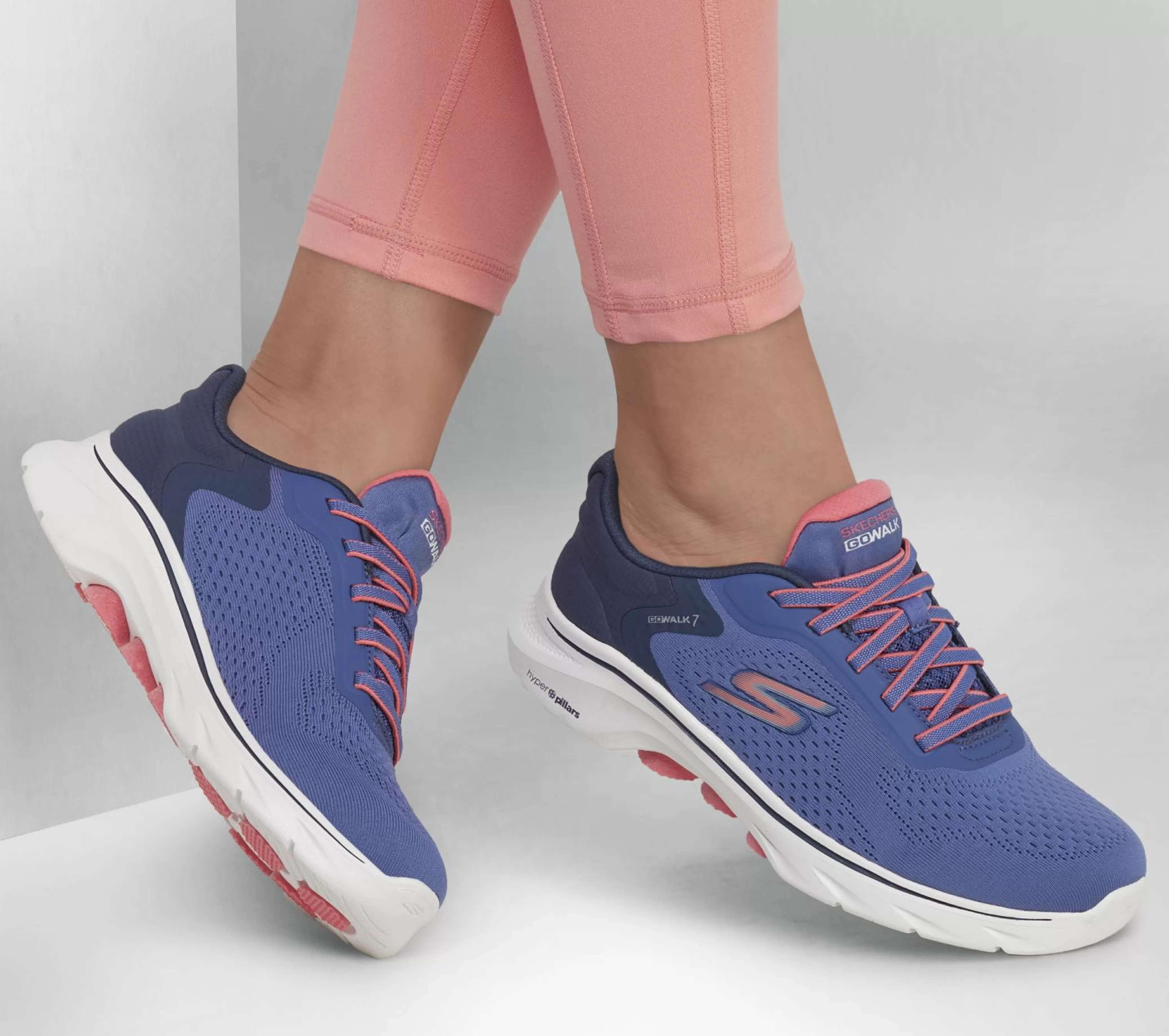 GO WALK 7 - Cosmic Waves*SKECHERS Clearance